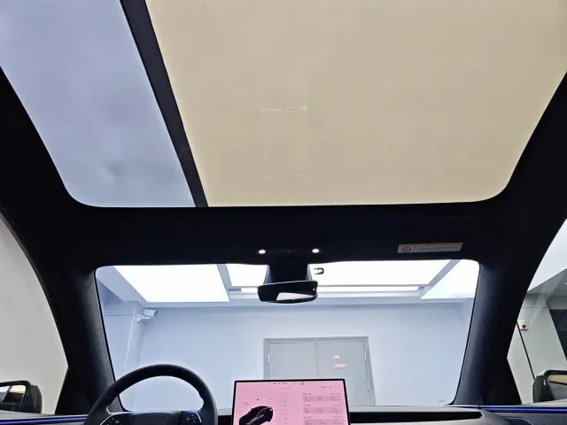 Tesla Model Y L — Фото автомобиля 13