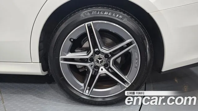 Mercedes-Benz E-Class — Фото автомобиля 21