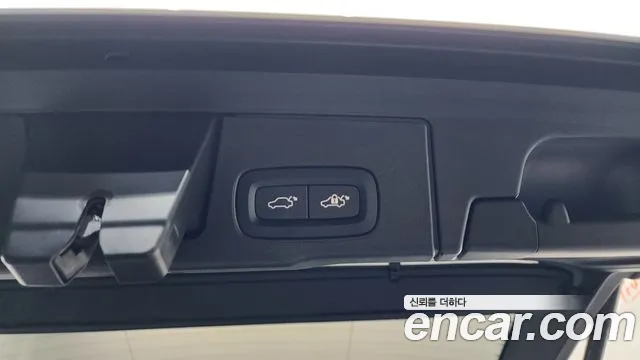 Вольво XC60 — Фото автомобиля 10