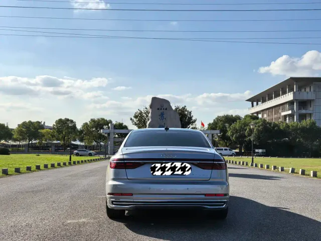 Audi A8 — Фото автомобиля 19
