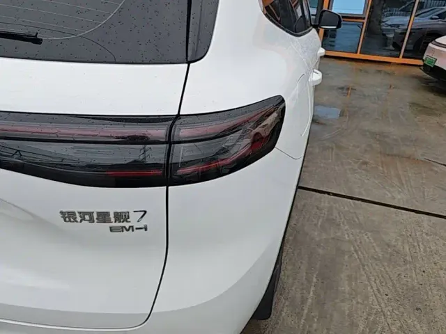 Geely Galaxy Starship 7 EM-i — Фото автомобиля 7