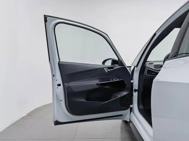 Volkswagen ID.3 — Фото автомобиля 8