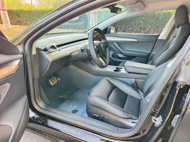Tesla Model 3 — Фото автомобиля 3