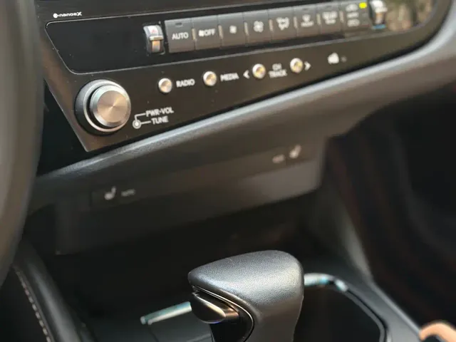 Lexus ES — Фото автомобиля 6