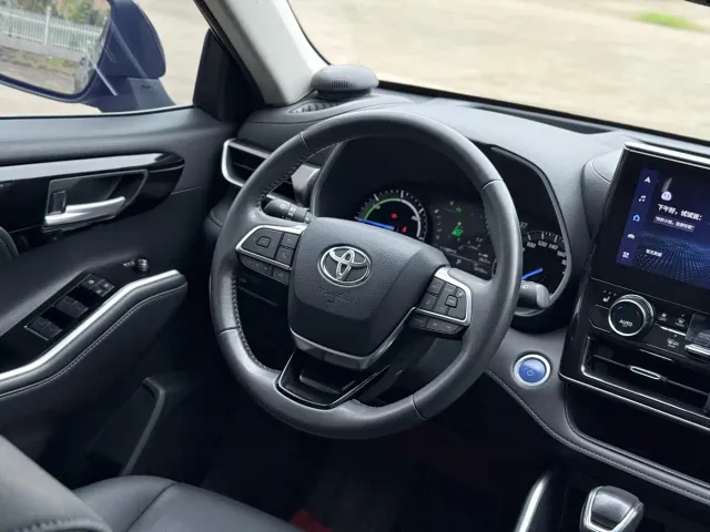 Toyota Highlander — Фото автомобиля 11