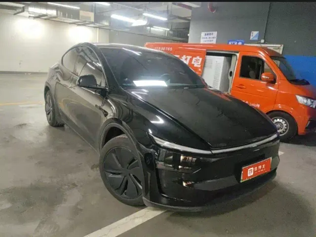 Tesla Model Y — Фото автомобиля 2
