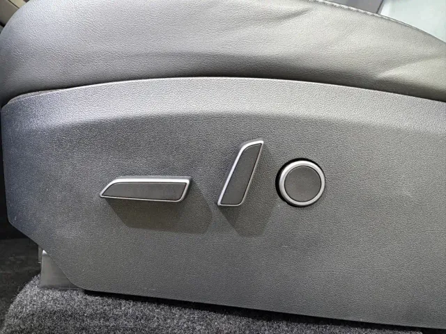 Tesla Model Y — Фото автомобиля 14