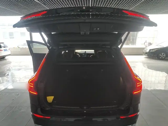 Volvo XC60 — Фото автомобиля 18