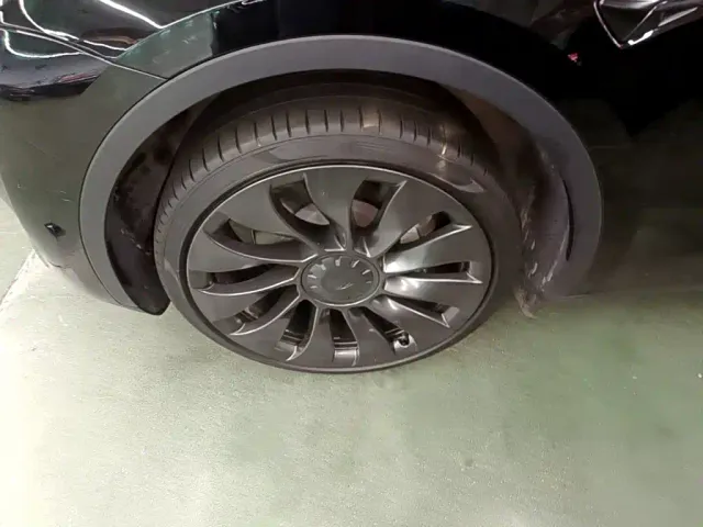 Tesla Model Y — Фото автомобиля 22