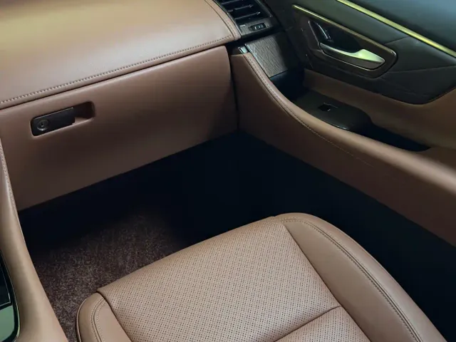 Toyota Alphard — Фото автомобиля 23