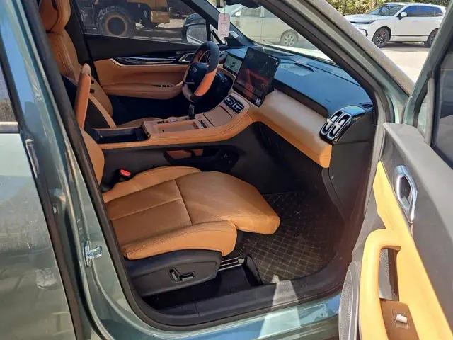 Geely Boyue L — Фото автомобиля 8