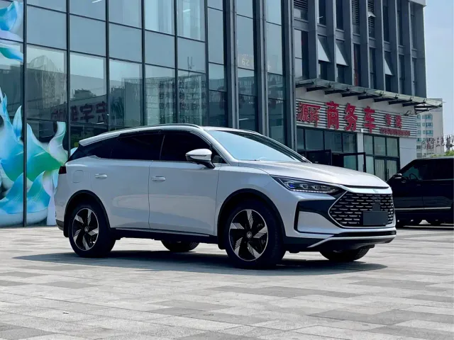 BYD Tang — Фото автомобиля 3