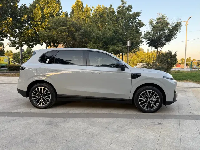 Leapmotor B10 — Фото автомобиля 4