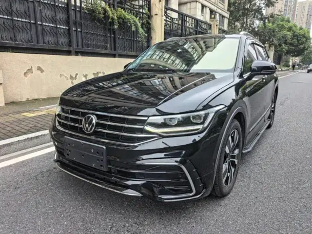 Фотография автомобиля — Volkswagen Tiguan L