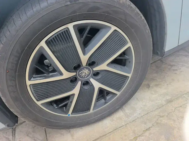 BYD Qin L — Фото автомобиля 22
