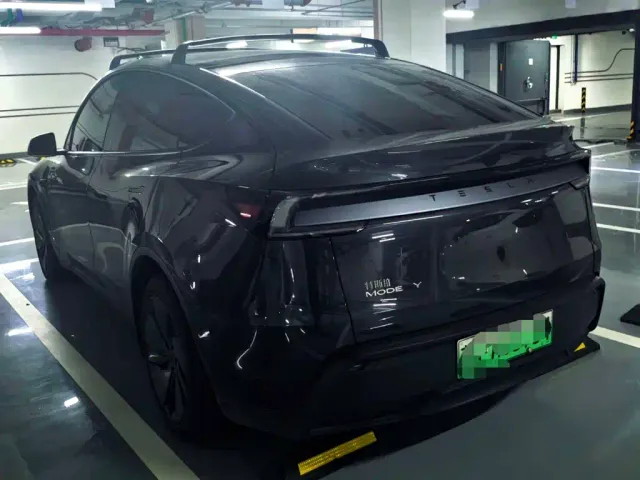 Tesla Model Y — Фото автомобиля 4