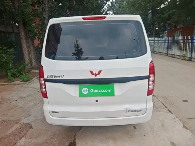 Wuling Hongguang V — Фото автомобиля 3