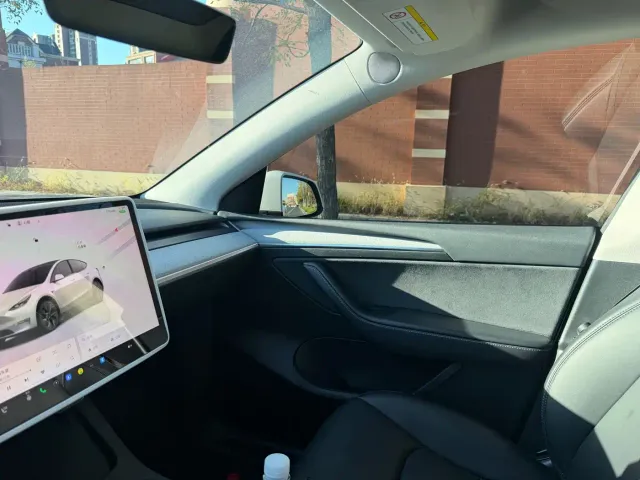 Tesla Model Y — Фото автомобиля 8