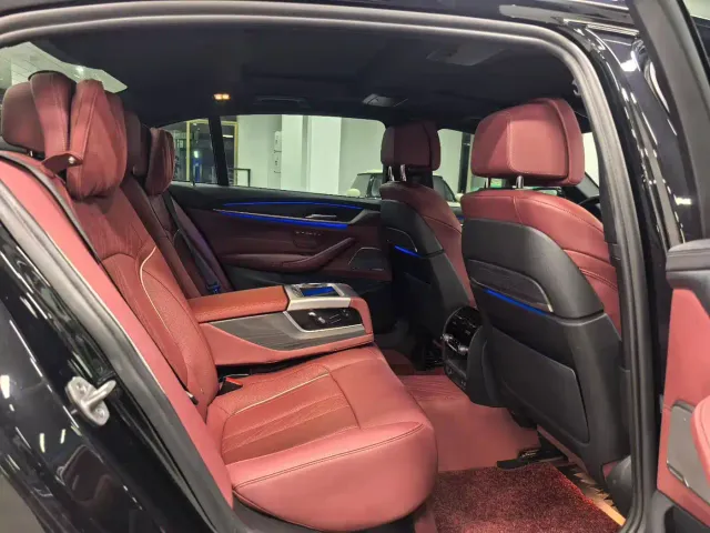 BMW 5 Series — Фото автомобиля 12