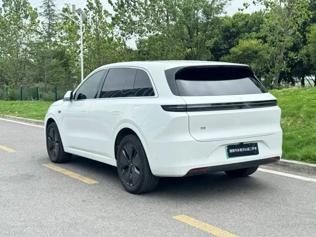 Li Auto L6 — Фото автомобиля 13