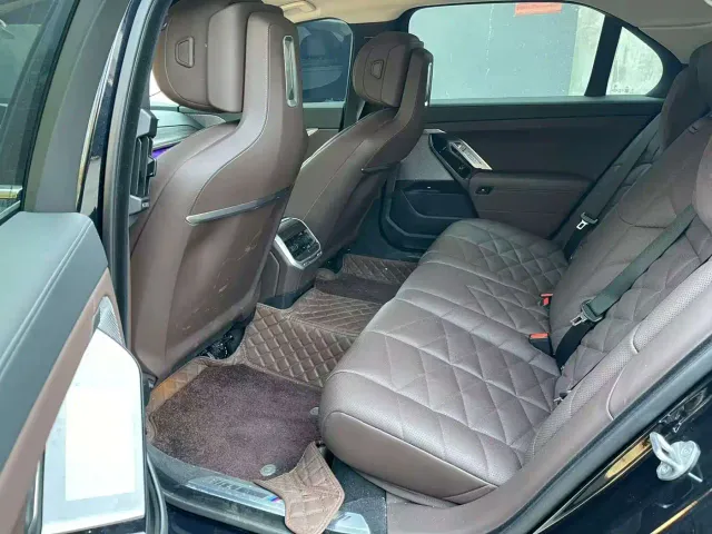 BMW 7 Series — Фото автомобиля 7