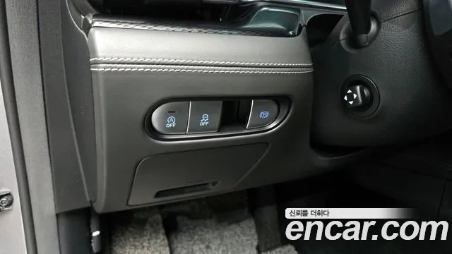 Genesis G90 Бензин 3.5 Turbo e-S/C AWD — Фото автомобиля 14