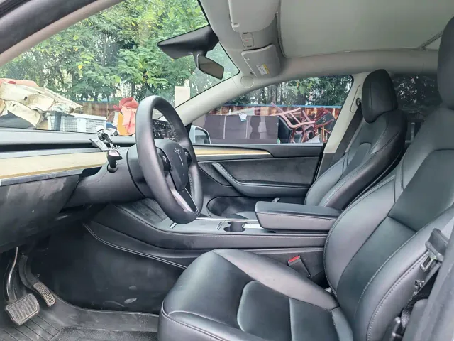 Tesla Model Y — Фото автомобиля 7