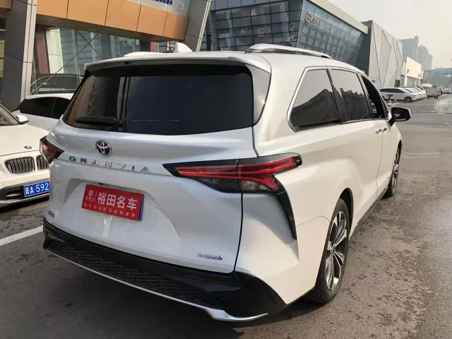 Toyota Granvia — Фото автомобиля 5