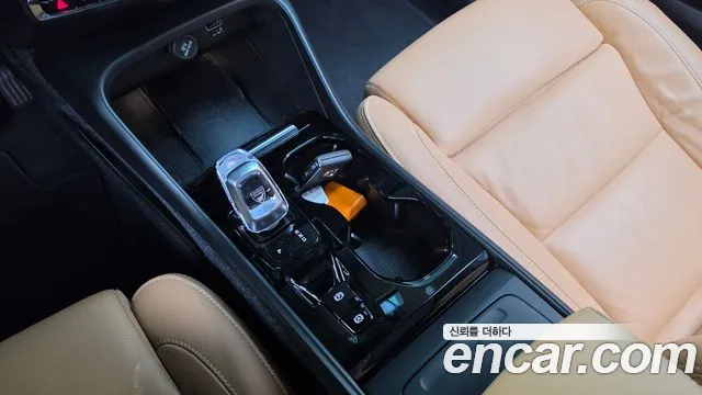 Вольво XC40 B4 Inscription — Фото автомобиля 9