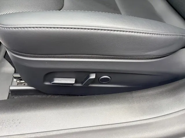 Tesla Model 3 — Фото автомобиля 14