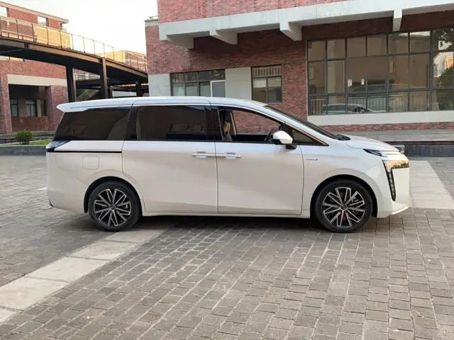 GAC Trumpchi E8 — Фото автомобиля 9