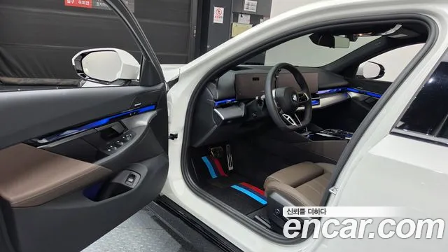 BMW 5 Series G60 — Фото автомобиля 15