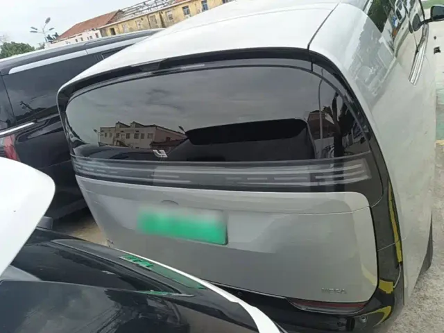 Li Auto MEGA — Фото автомобиля 5
