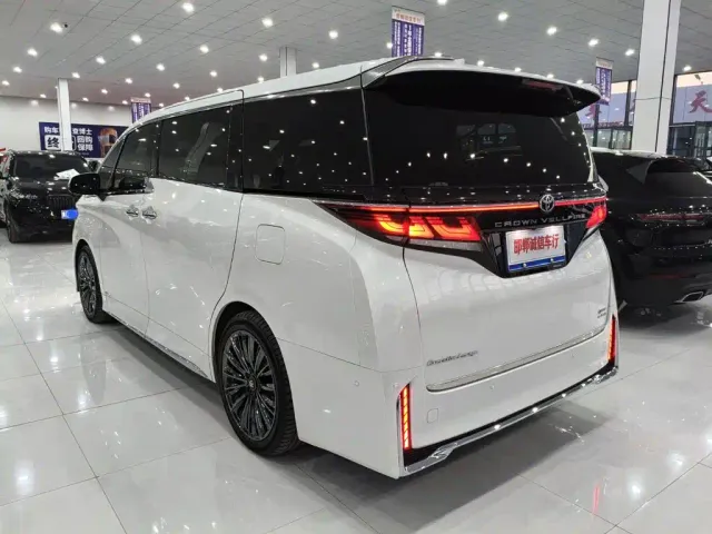 Toyota Vellfire — Фото автомобиля 6