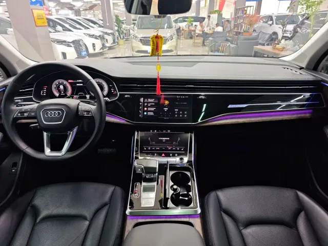 Audi Q7 — Фото автомобиля 4