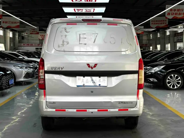 Wuling Hongguang V — Фото автомобиля 7