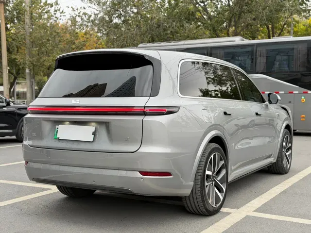 Li Auto L9 — Фото автомобиля 14