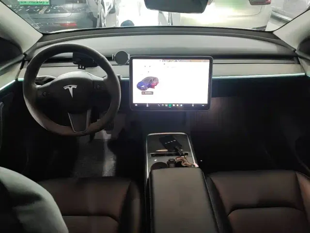 Tesla Model Y — Фото автомобиля 9