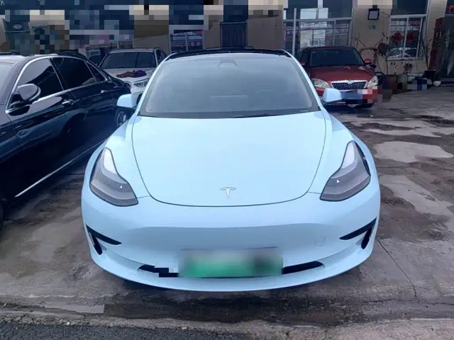 Tesla Model 3 — Фото автомобиля 2