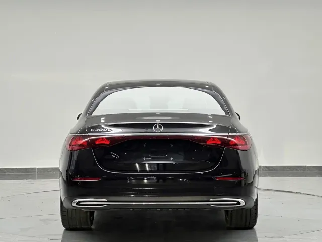 Mercedes-Benz E-Class — Фото автомобиля 7