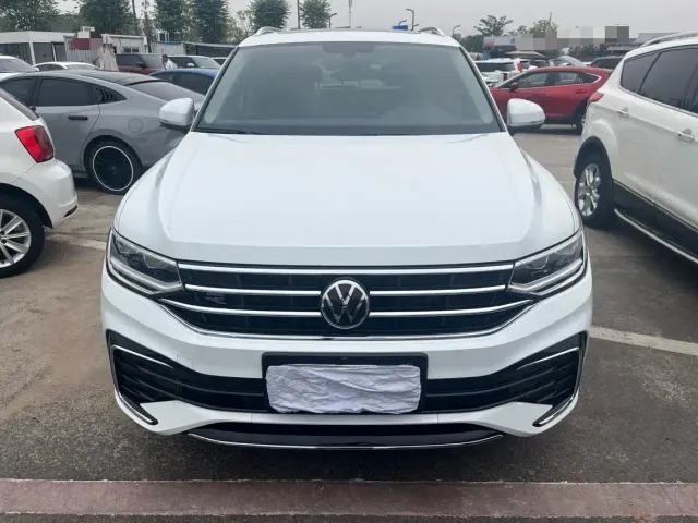 Volkswagen Tiguan L — Фото автомобиля 2