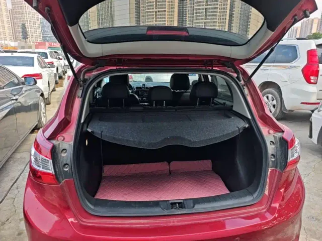 Nissan Tiida — Фото автомобиля 18