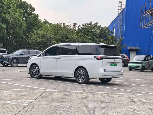 Buick Buick GL8 New Energy 2025 Landlux Smart Edition 7-seater — Фото автомобиля 4