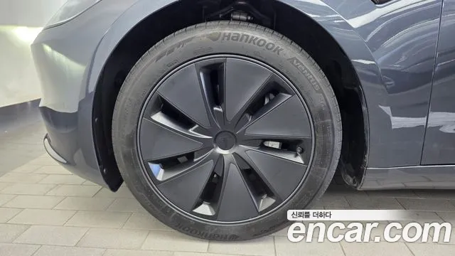 Tesla Model 3 — Фото автомобиля 5