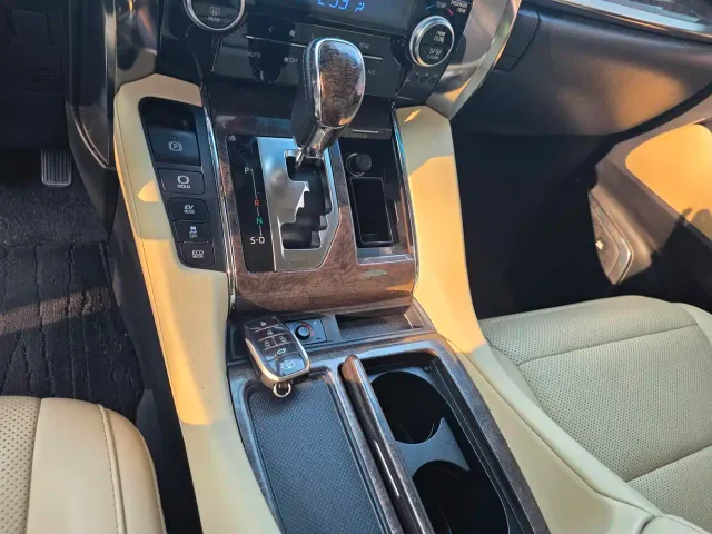 Toyota Vellfire — Фото автомобиля 14