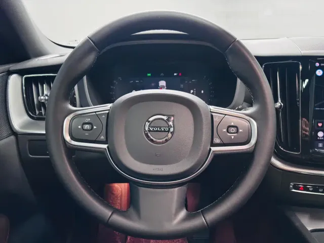 Volvo XC60 — Фото автомобиля 13