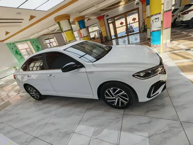 Volkswagen Lavida — Фото автомобиля 5