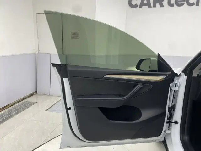 Tesla Model Y — Фото автомобиля 16