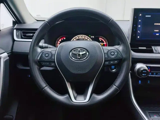 Toyota RAV4 — Фото автомобиля 15