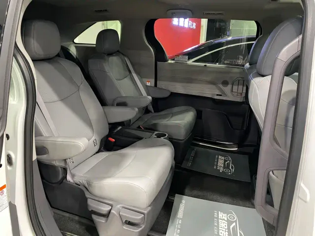 Toyota Granvia 2023 2.5L Hybrid Comfort Edition — Фото автомобиля 13